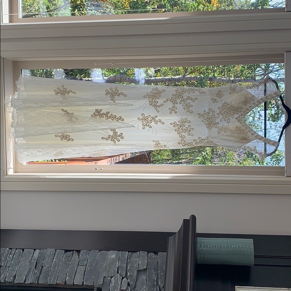 NWT. SUE Wong wedding dress size 8. - Picture 5 of 8